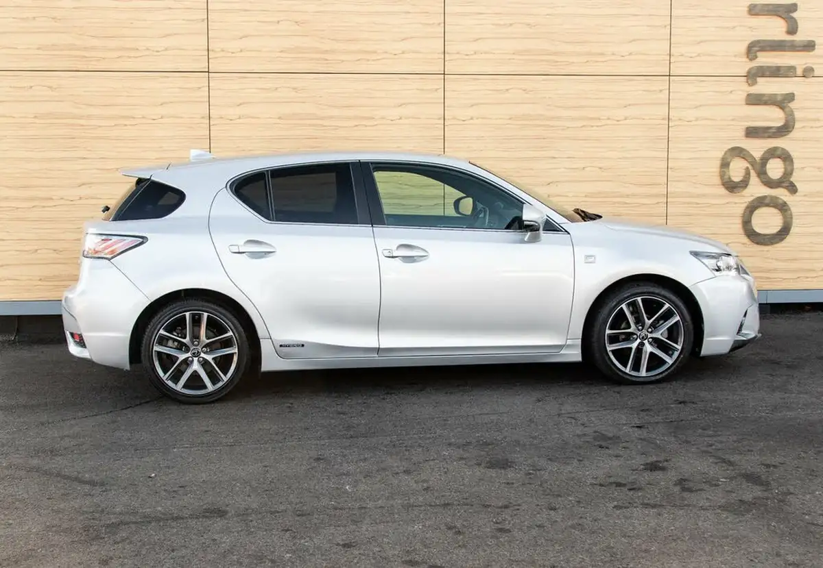 2014-lexus-ct-200h-18-f-sport-big-14