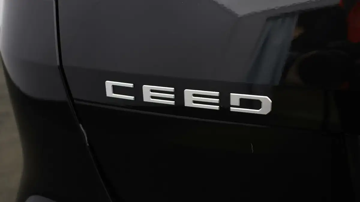 2022-kia-ceed-10-t-gdi-2-sportswagon-big-19