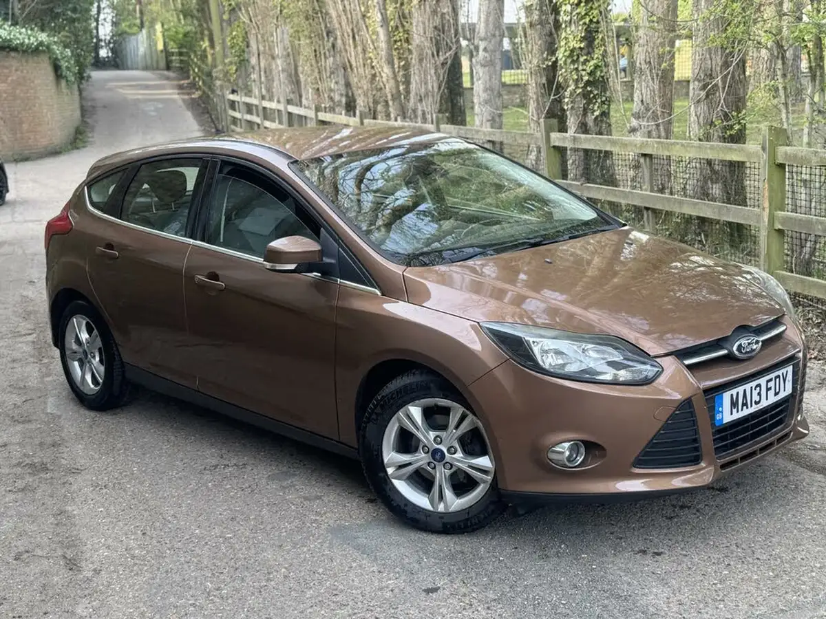 2013-ford-focus-10-zetec-100ps-hatchback-big-8