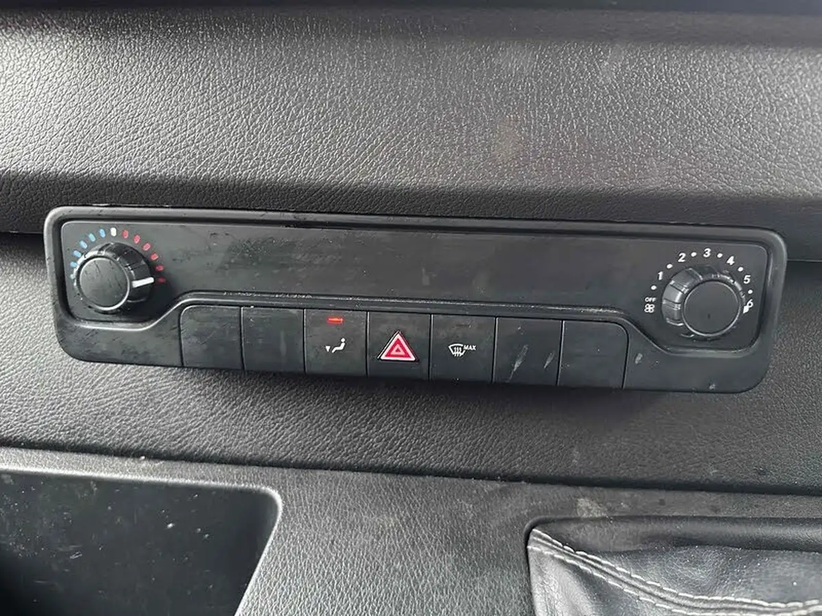 2018-mercedes-benz-sprinter-21cdi-311-l2h1-panel-van-rwd-eco-gear-360-big-19
