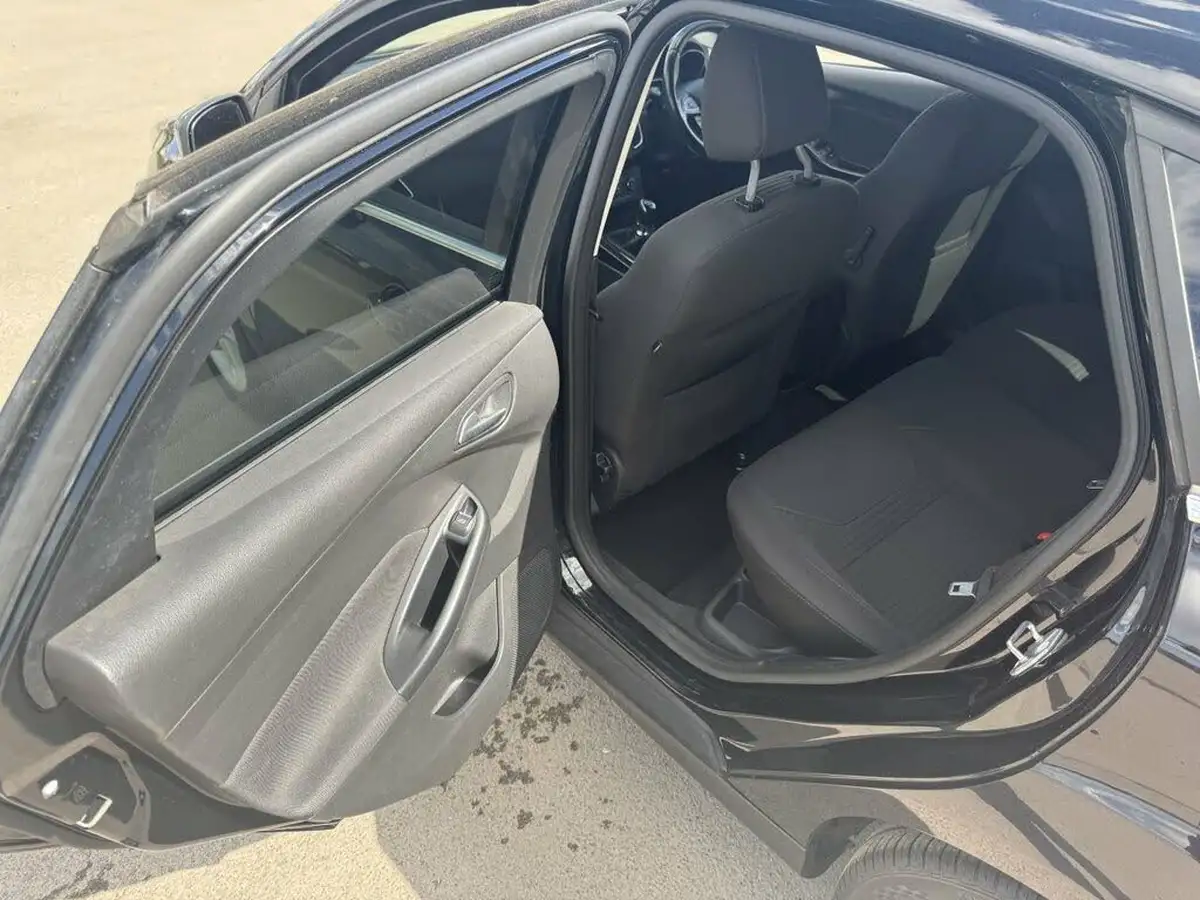 2018-ford-focus-10t-titanium-125ps-hatchback-big-19