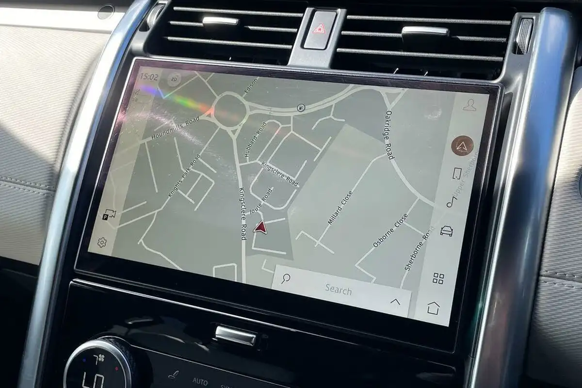 2021-land-rover-discovery-30-d300-r-dynamic-hse-big-25