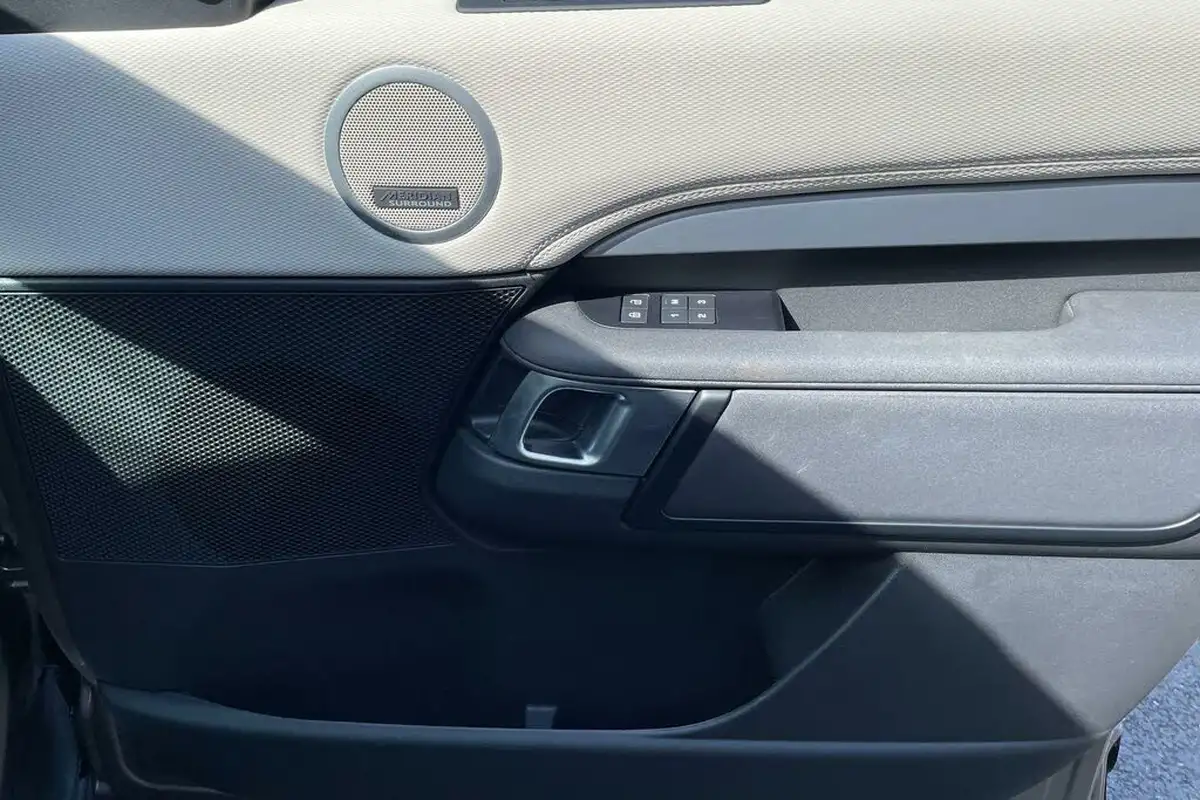 2021-land-rover-discovery-30-d300-r-dynamic-hse-big-53