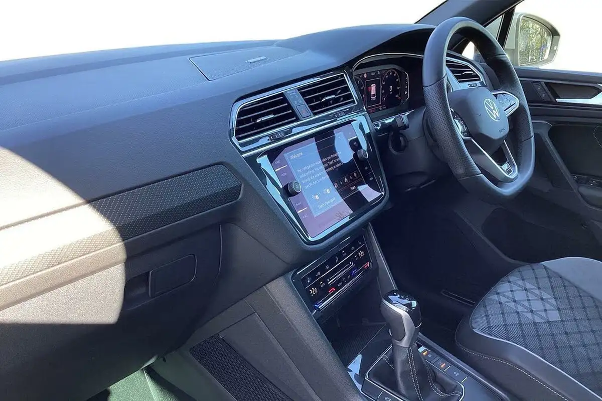 2024-volkswagen-tiguan-15-tsi-r-line-edition-big-31