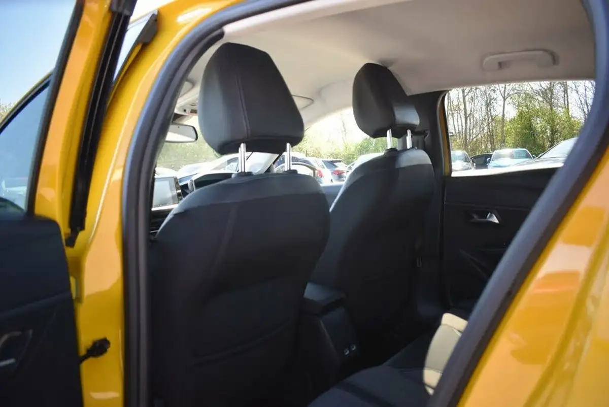 2023-peugeot-208-12-puretech-allure-premium-100ps-big-17