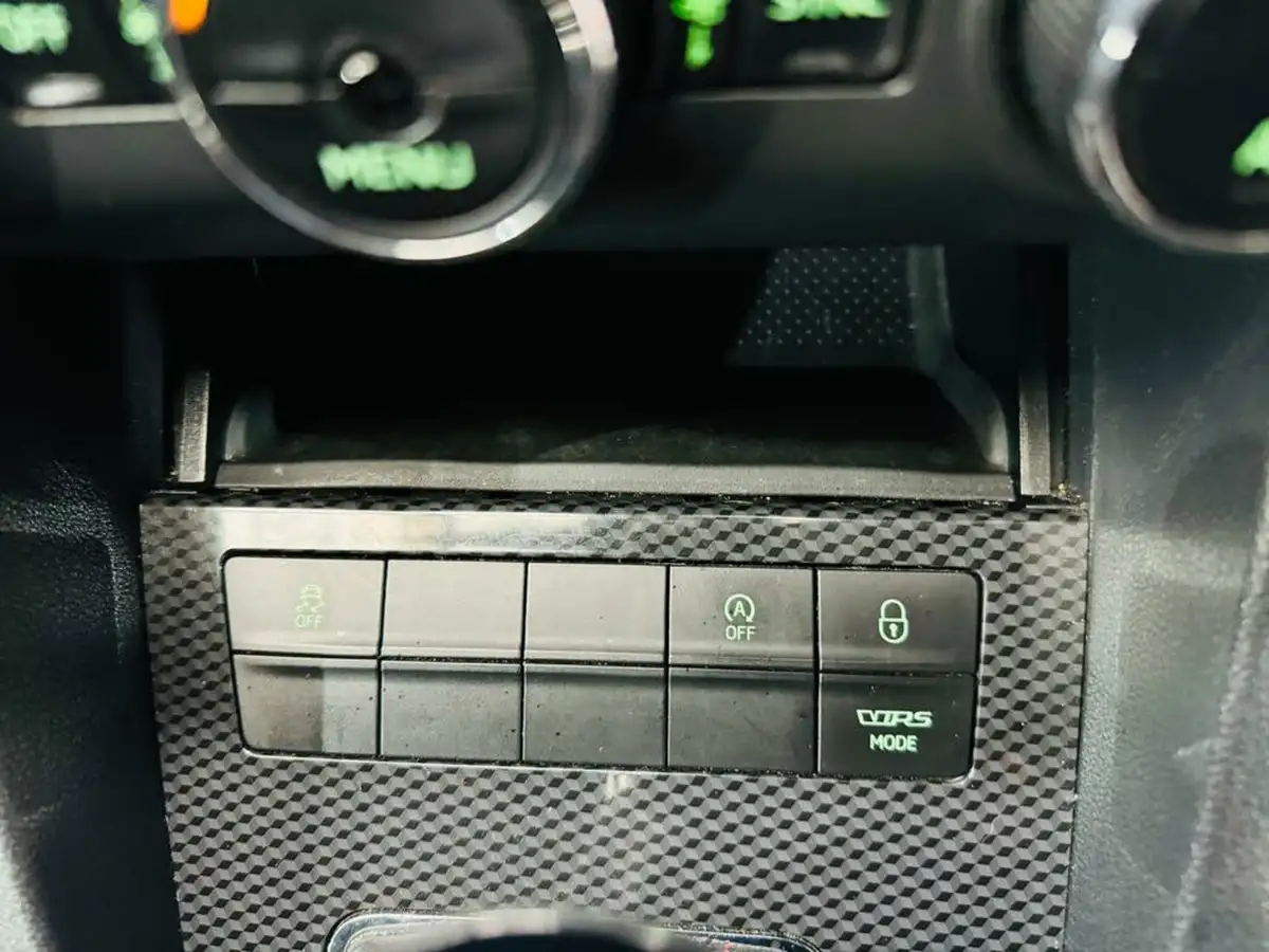2017-skoda-octavia-20tdi-vrs-hatchback-dsg-big-17