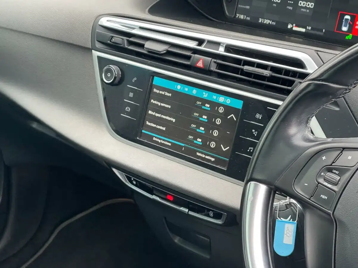 2017-citroen-grand-c4-picasso-16bluehdi-flair-big-23