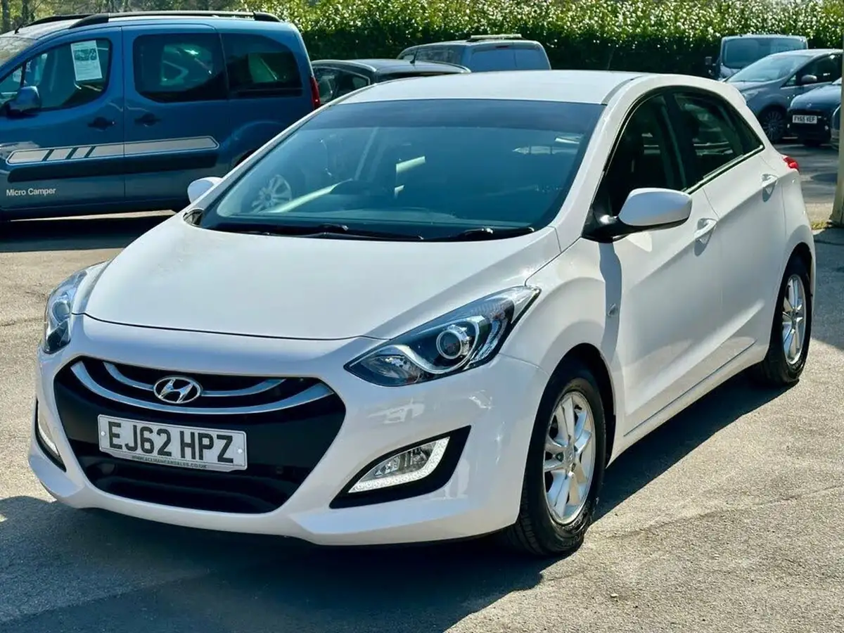2012-hyundai-i30-16td-active-blue-drive-isg-big-39