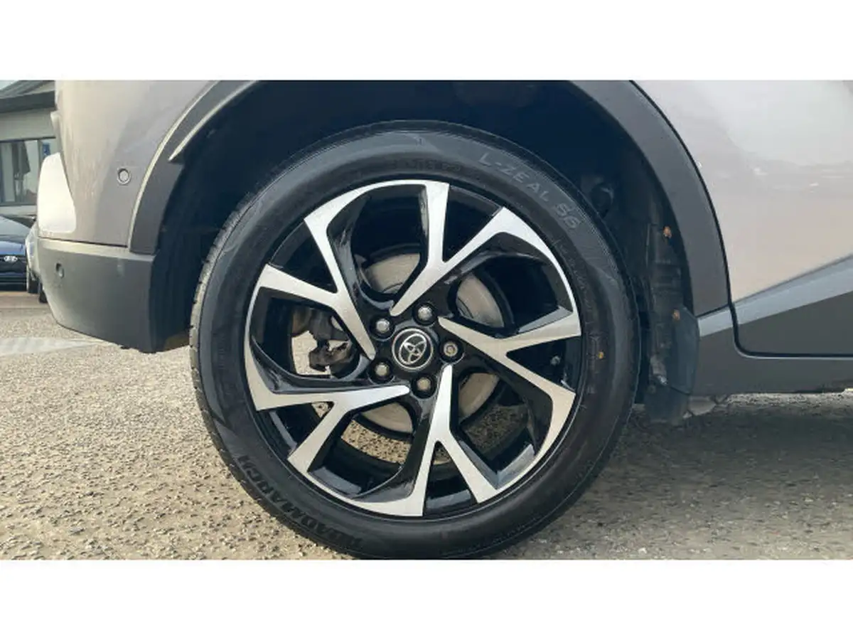 2019-toyota-c-hr-12-design-big-6