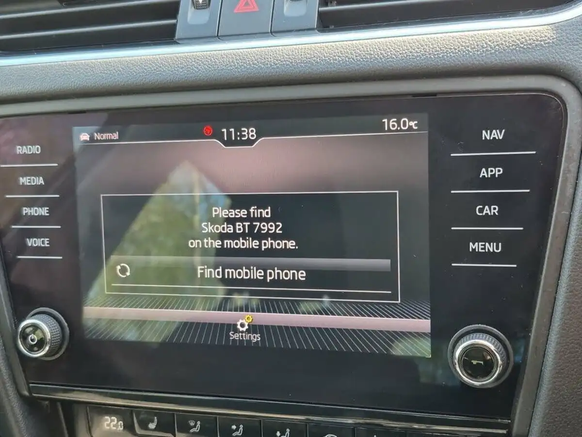 2019-skoda-octavia-16tdi-se-technology-estate-dsg-big-16