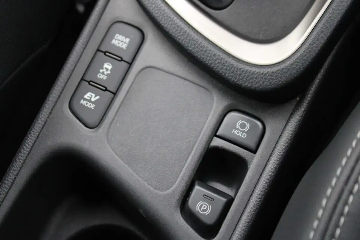 2021-toyota-yaris-cross-15-vvt-i-excel-big-24