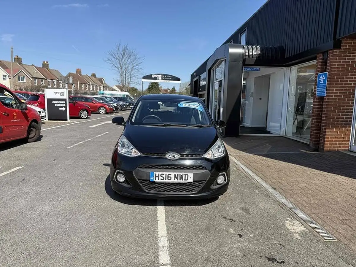 2016-hyundai-i10-12-premium-se-big-1