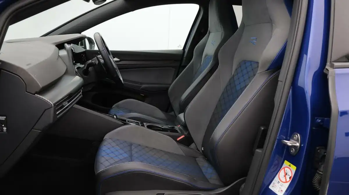 2023-volkswagen-golf-20-tsi-r-320ps-hatchback-big-14