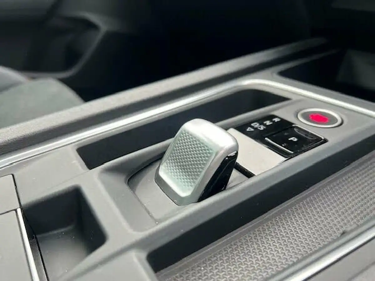 2022-seat-leon-big-10