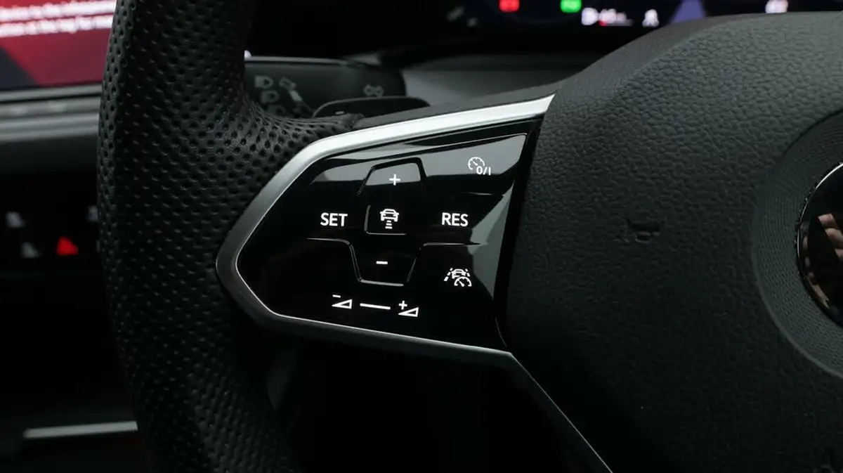 2022-volkswagen-golf-20-tsi-gti-dsg-big-24