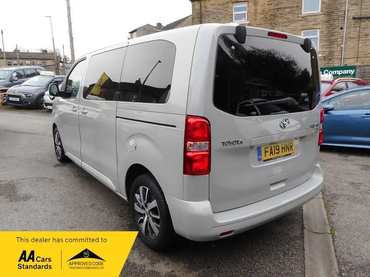 2019-toyota-proace-big-6