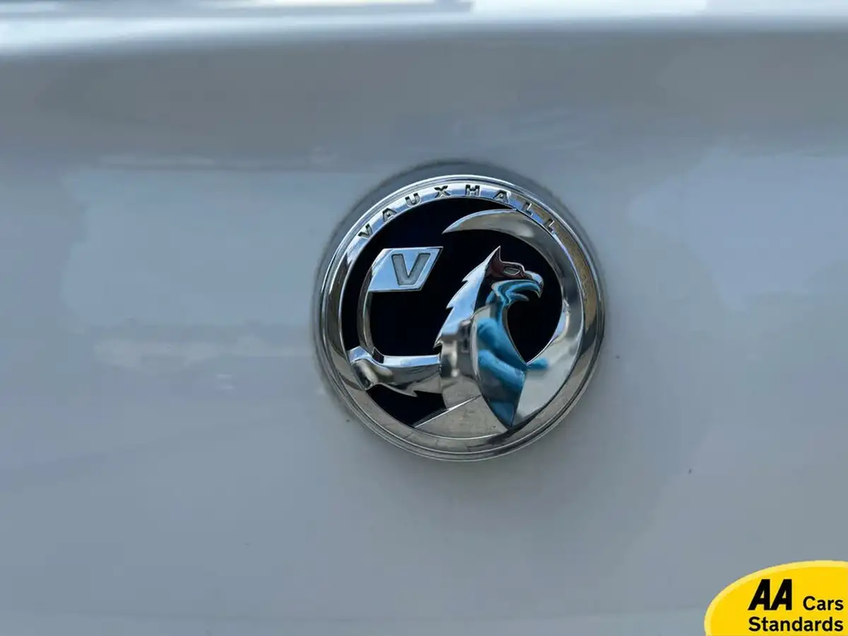 2015-vauxhall-corsa-12i-sri-5d-big-14