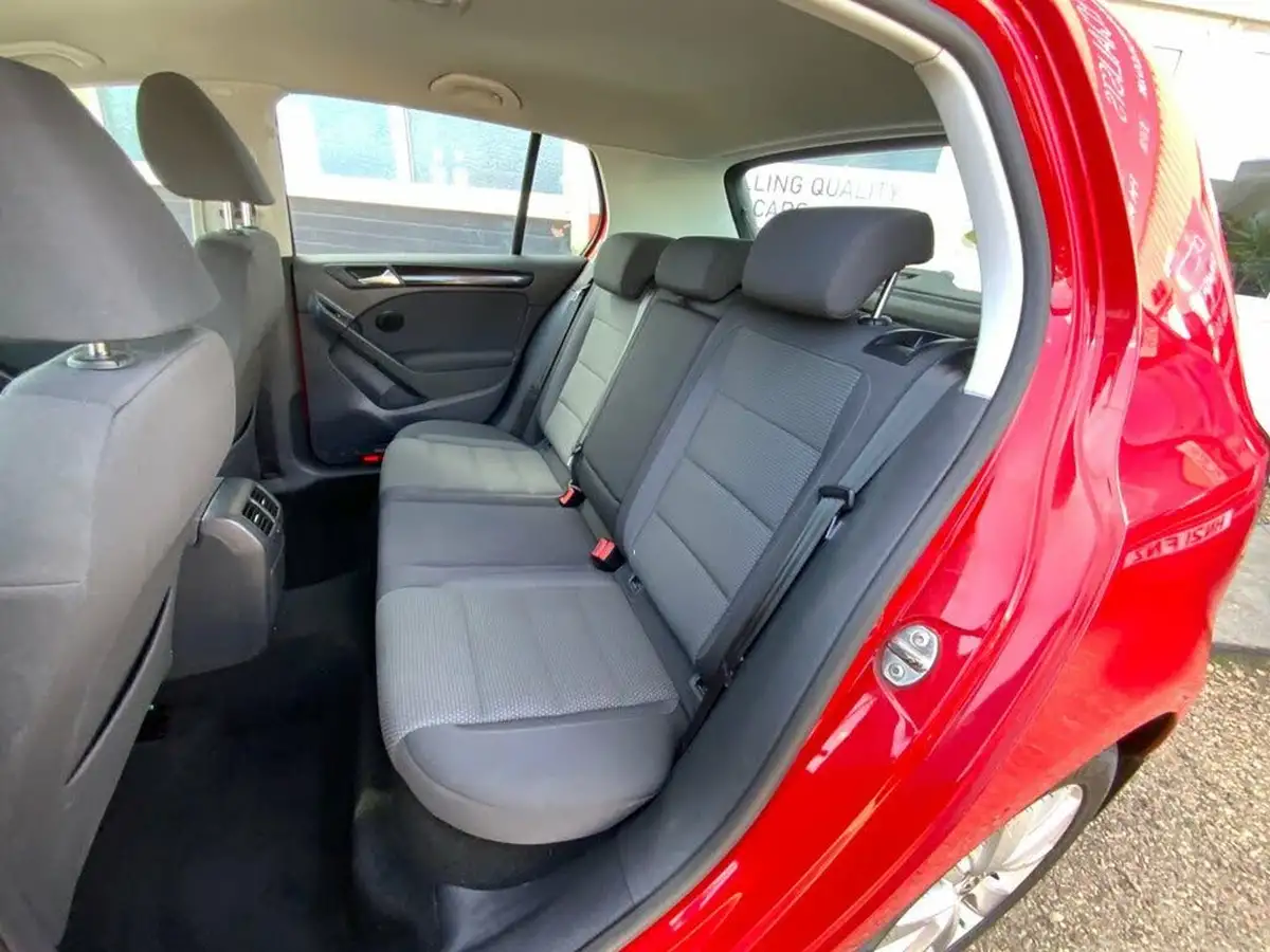 2011-volkswagen-golf-16td-match-5d-big-32