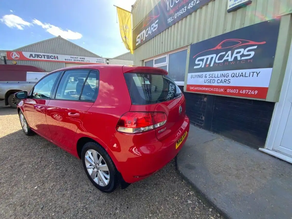 2011-volkswagen-golf-16td-match-5d-big-8