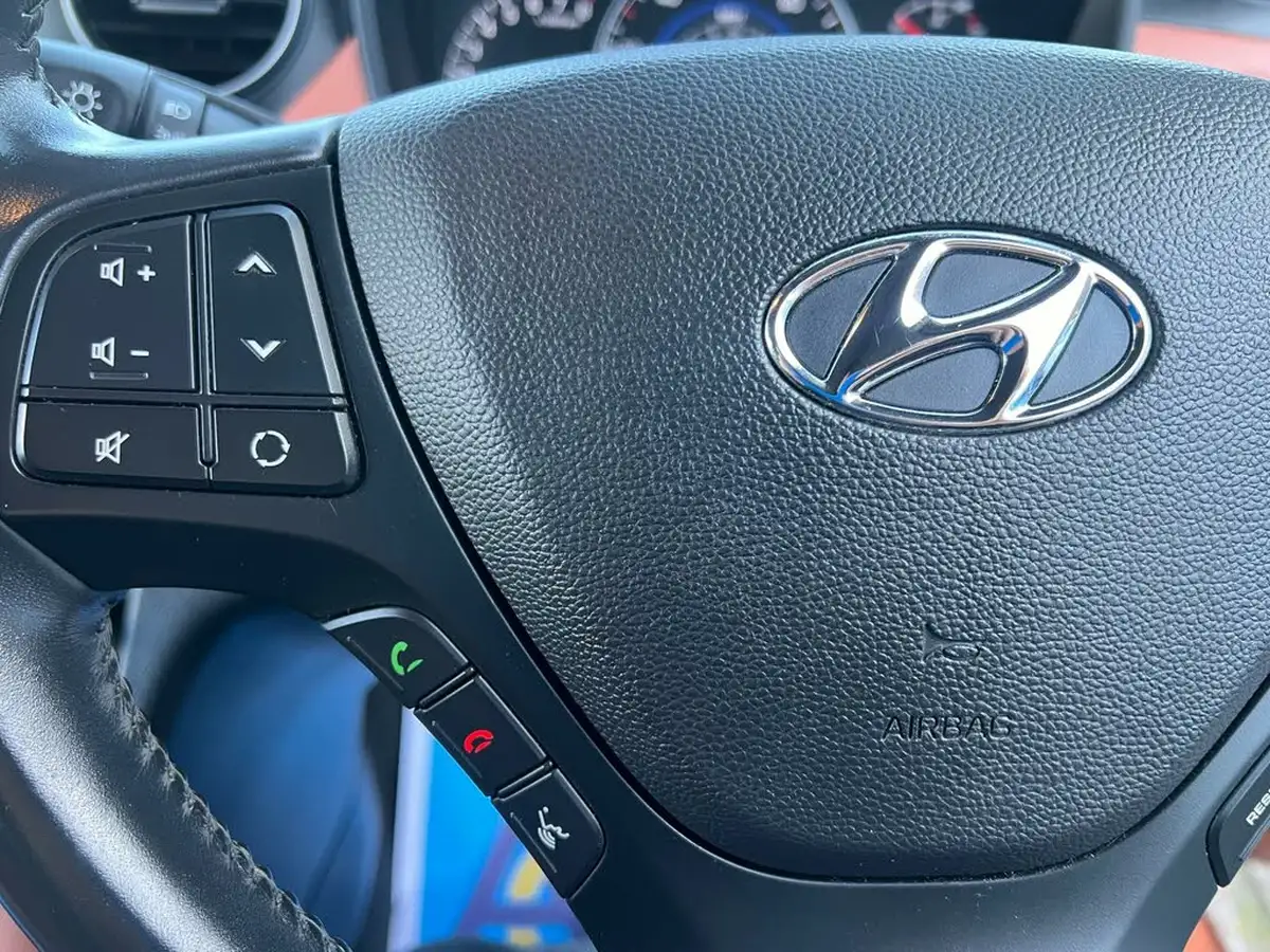 2014-hyundai-i10-10-premium-big-24