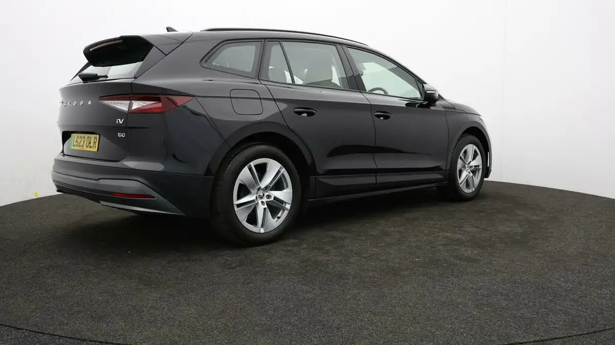 2023-skoda-enyaq-e-60-big-26