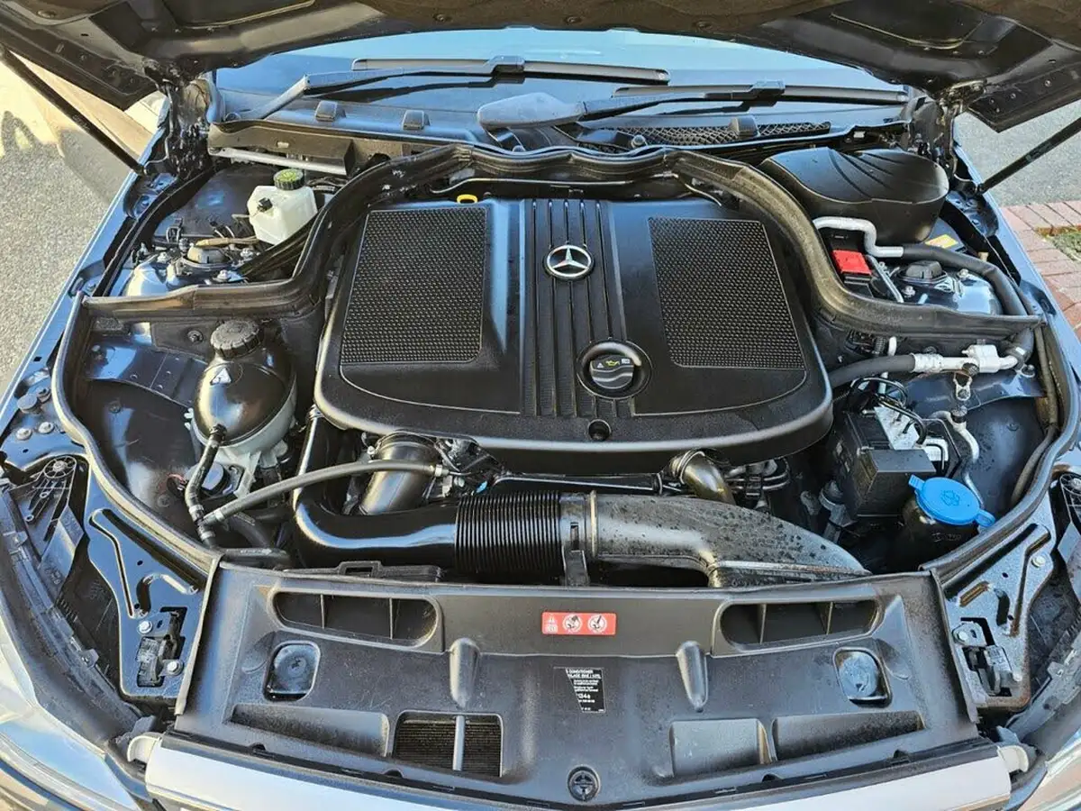 2013-mercedes-benz-c-class-21cdi-c220-cdi-executive-se-170bhp-saloon-4d-7g-tronic-plus-big-38