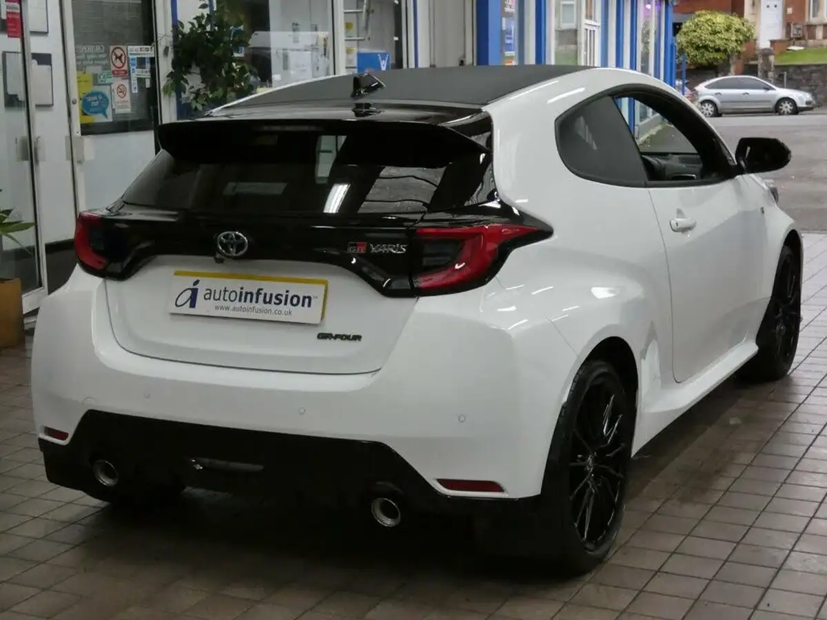 2021-toyota-yaris-16-gr-convenience-pack-big-40