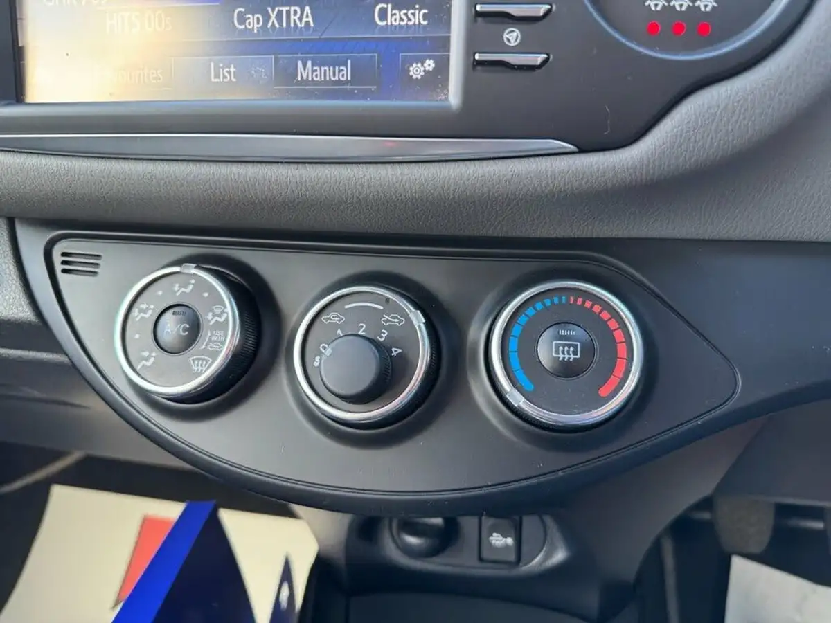 2017-toyota-yaris-15-vvt-i-icon-navi-big-21