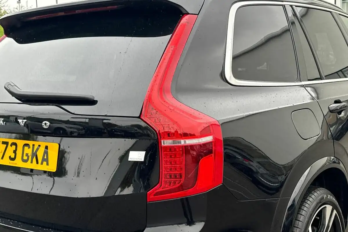 2023-volvo-xc90-20-t8-ultimate-dark-big-19