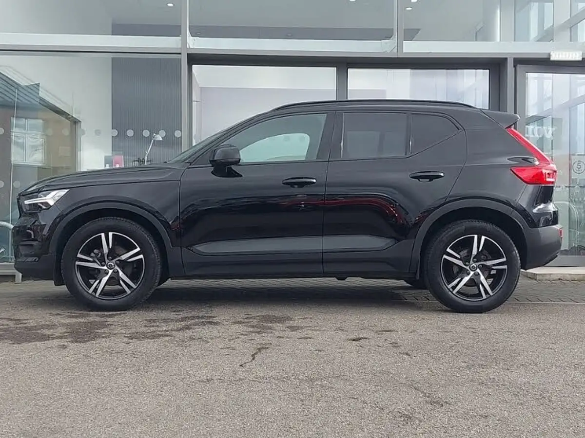 2020-volvo-xc40-15-t3-r-design-big-3
