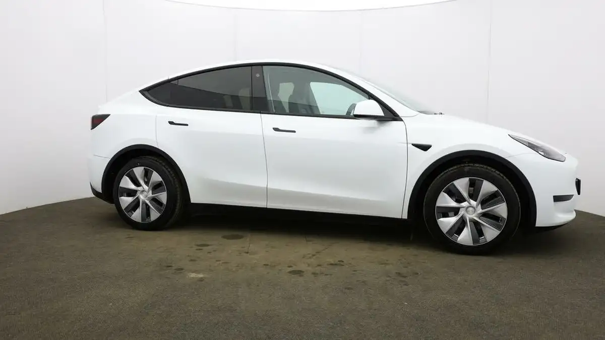 2023-tesla-model-y-e-rwd-big-43