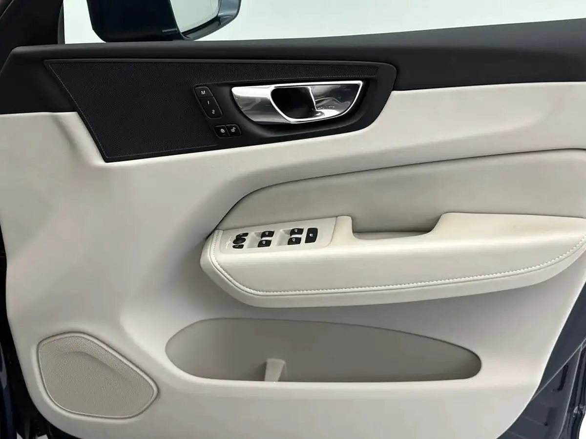 2021-volvo-xc60-20-b5-inscription-awd-big-16