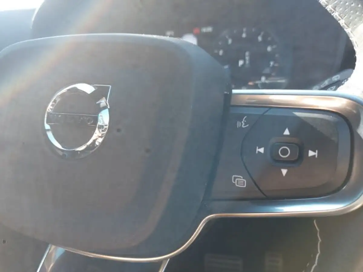 2021-volvo-xc40-15-t3-r-design-163bhp-geartronic-big-15