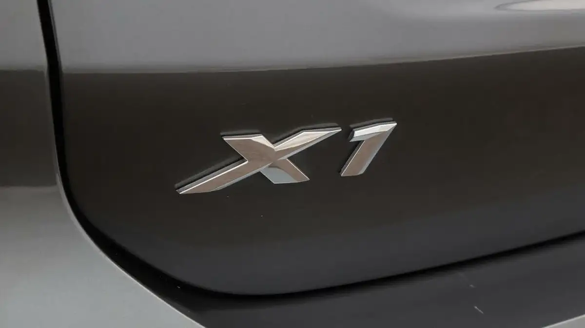 2021-bmw-x1-20-sdrive20i-sport-big-20