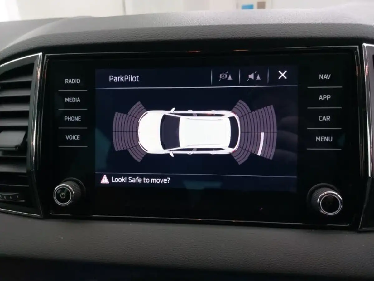 2018-skoda-karoq-15-tsi-se-technology-act-dsg-big-16