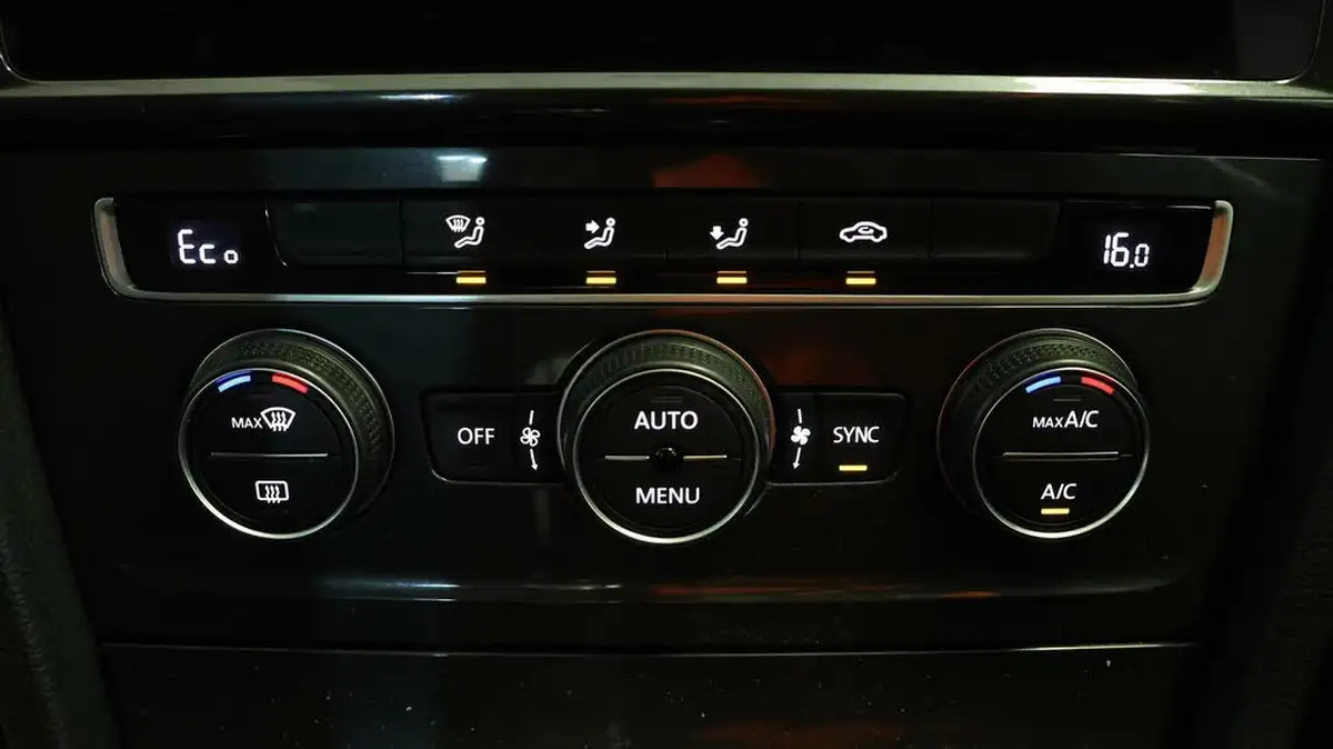 2019-volkswagen-golf-e-e-golf-big-11
