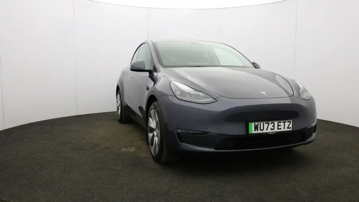 2023-tesla-model-y-e-long-range-big-37