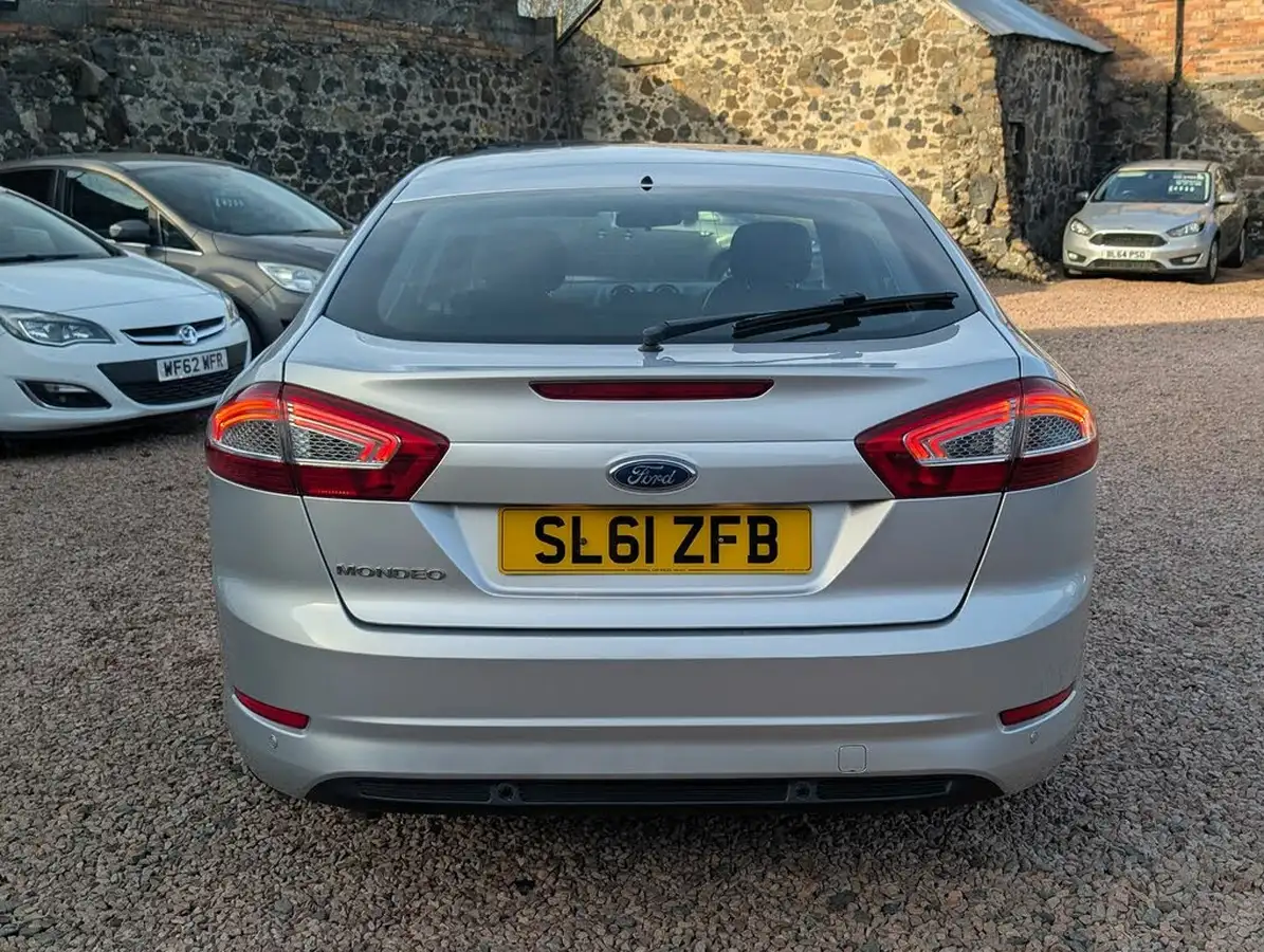 2011-ford-mondeo-big-17