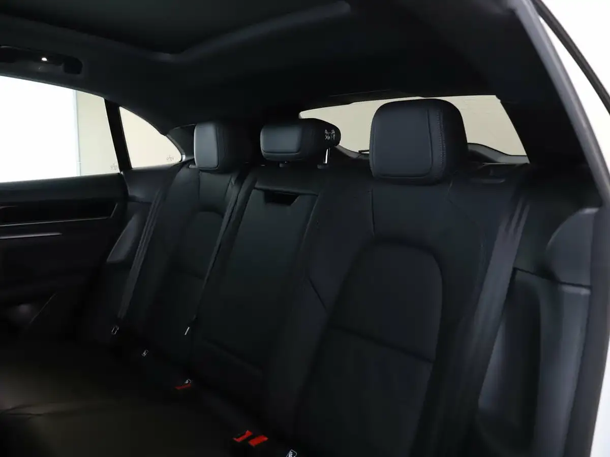 2025-porsche-macan-e-electric-big-11