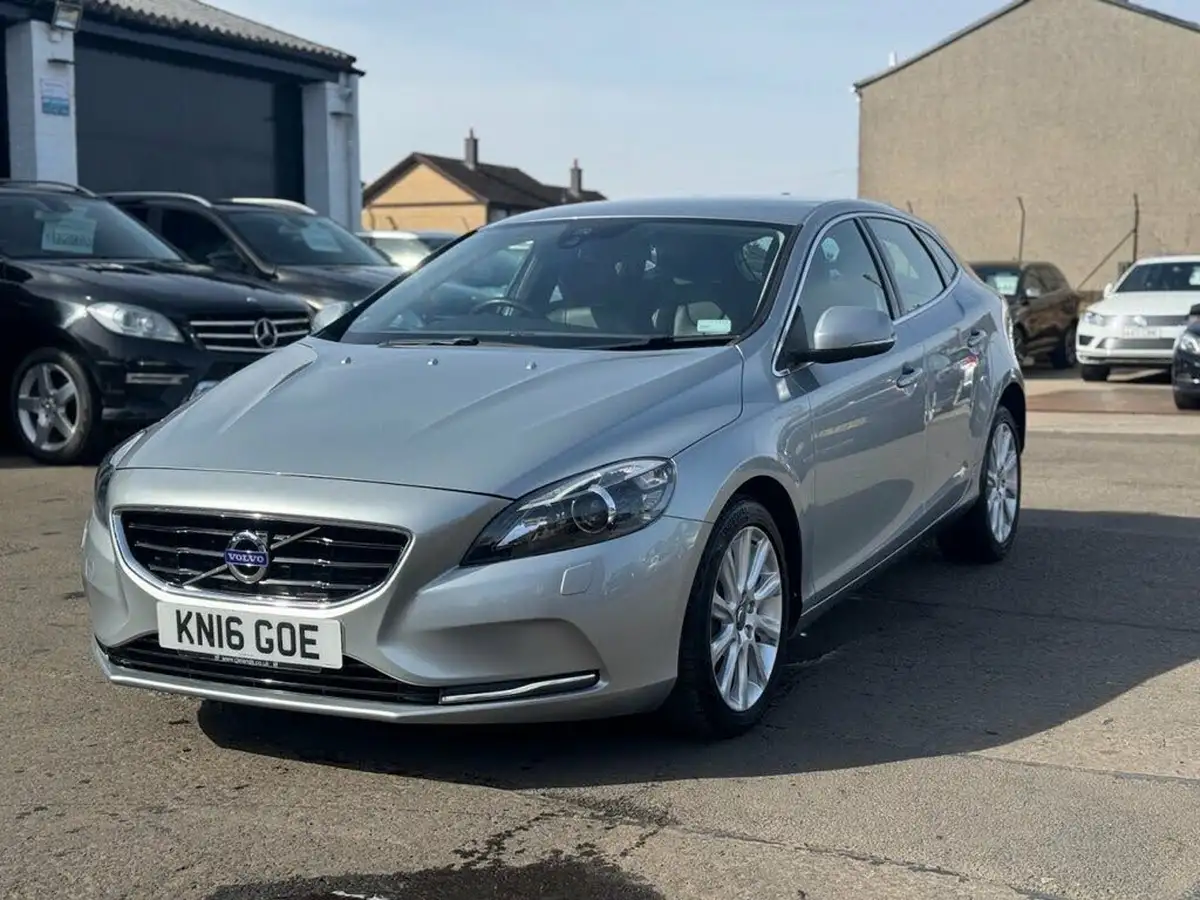 2016-volvo-v40-20td-d2-se-lux-nav-geartronic-big-2