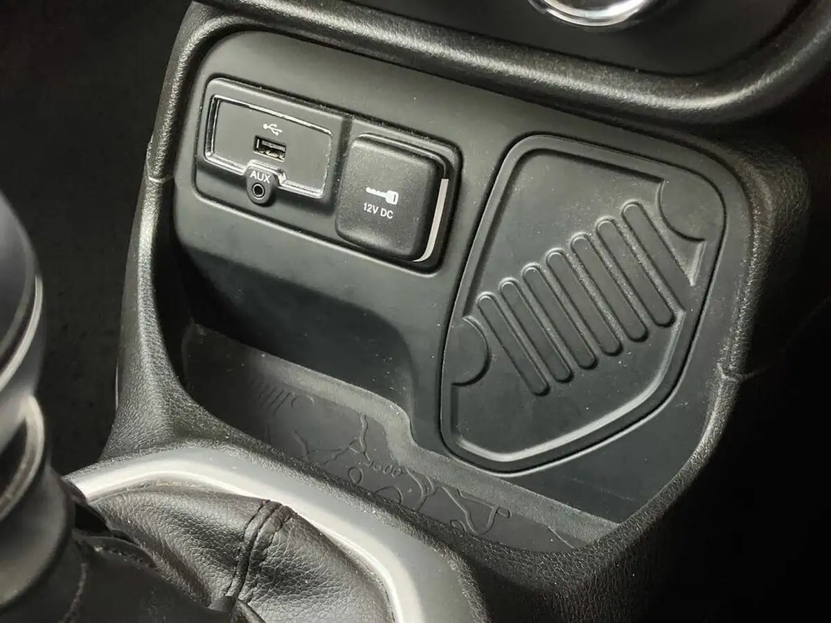 2016-jeep-renegade-14-multiair-ii-longitude-big-33