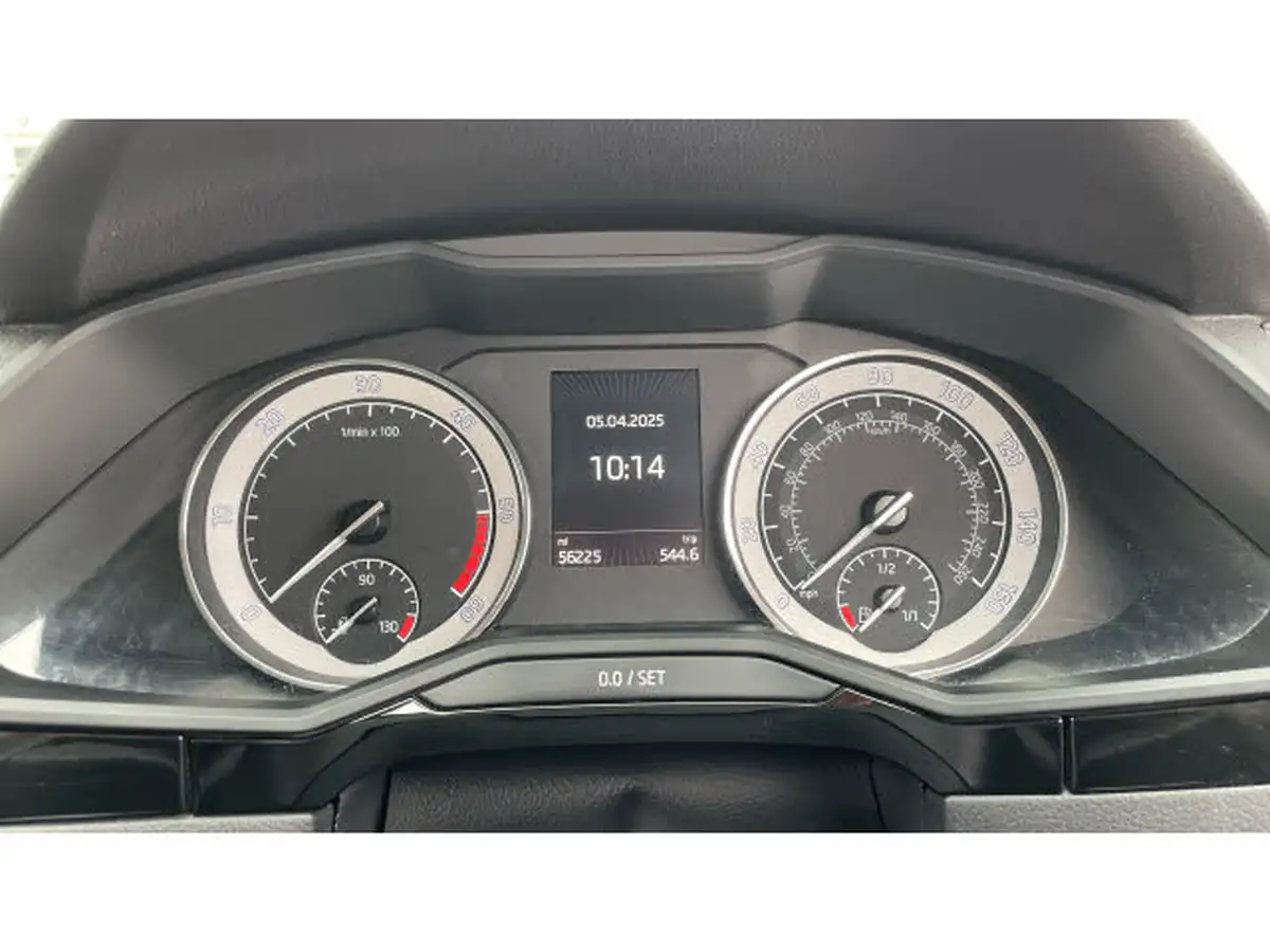 2016-skoda-superb-20tdi-scr-laurin-klement-190ps-4x4-hatchback-dsg-big-17