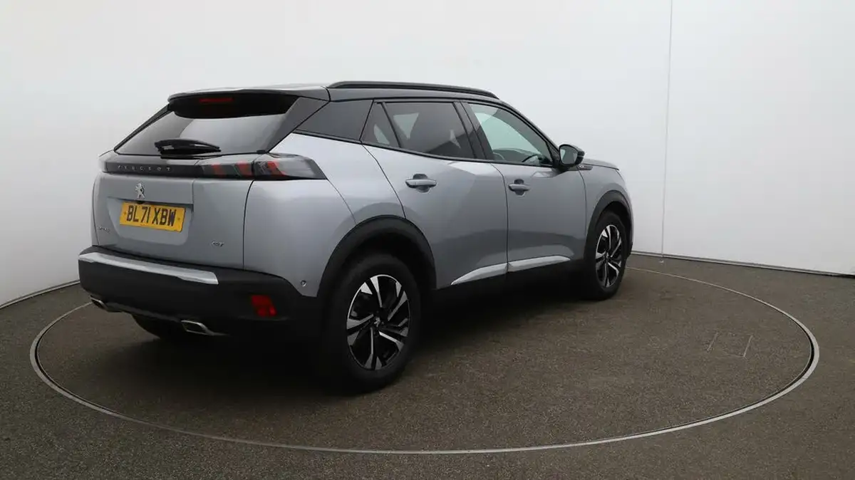 2022-peugeot-2008-suv-12-puretech-gt-big-7