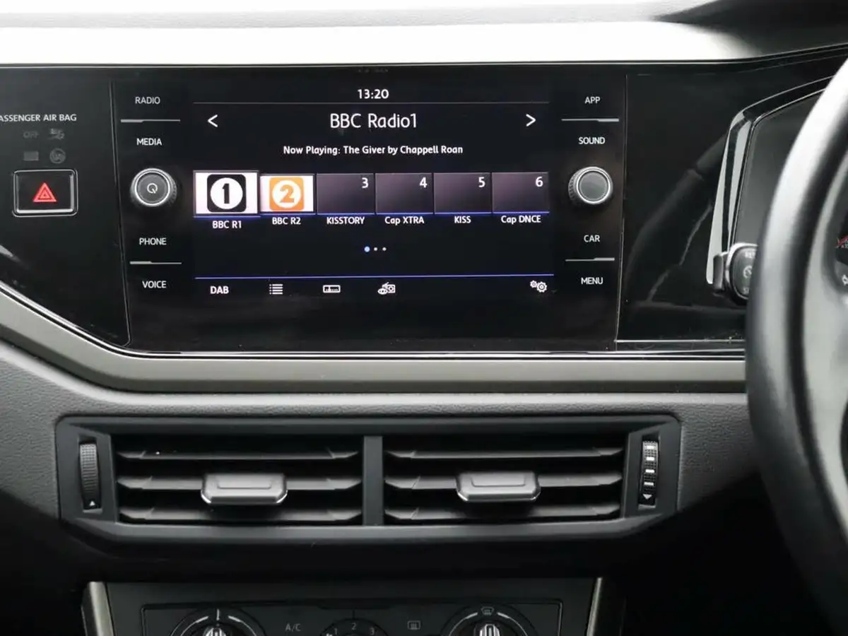 2018-volkswagen-polo-10-se-75ps-big-6