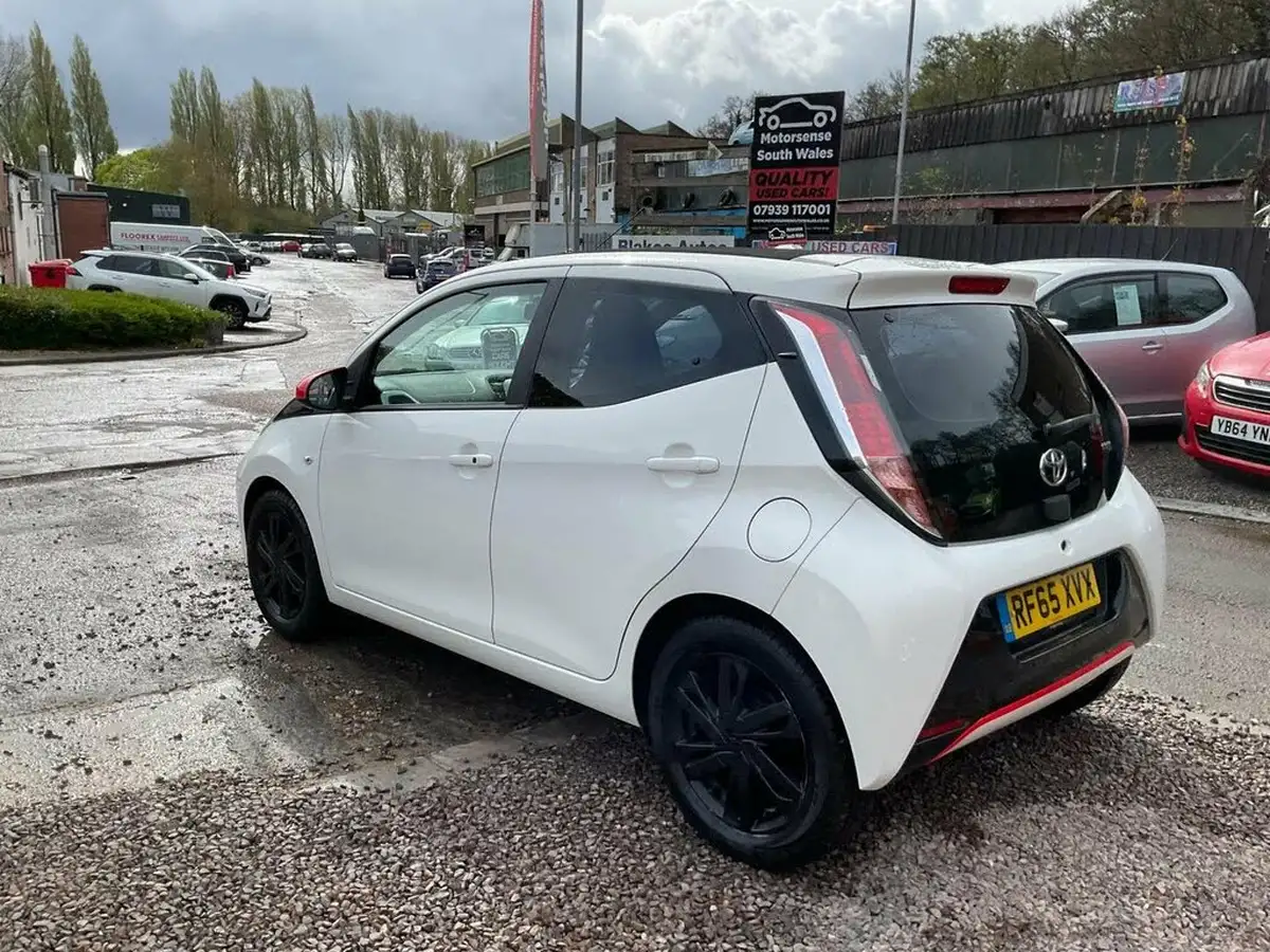 2015-toyota-aygo-10-vvt-i-x-pression-5d-big-66