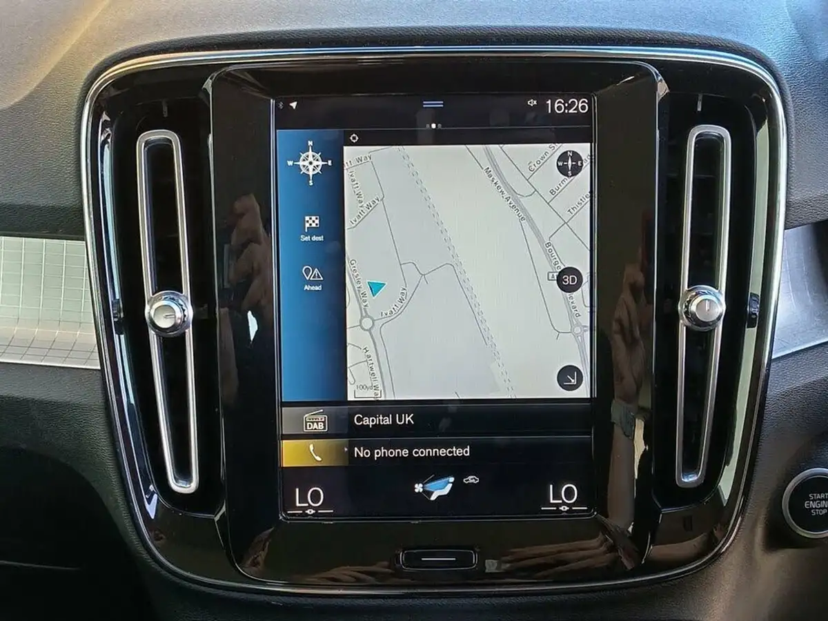 2021-volvo-xc40-15-t3-momentum-161bhp-big-9