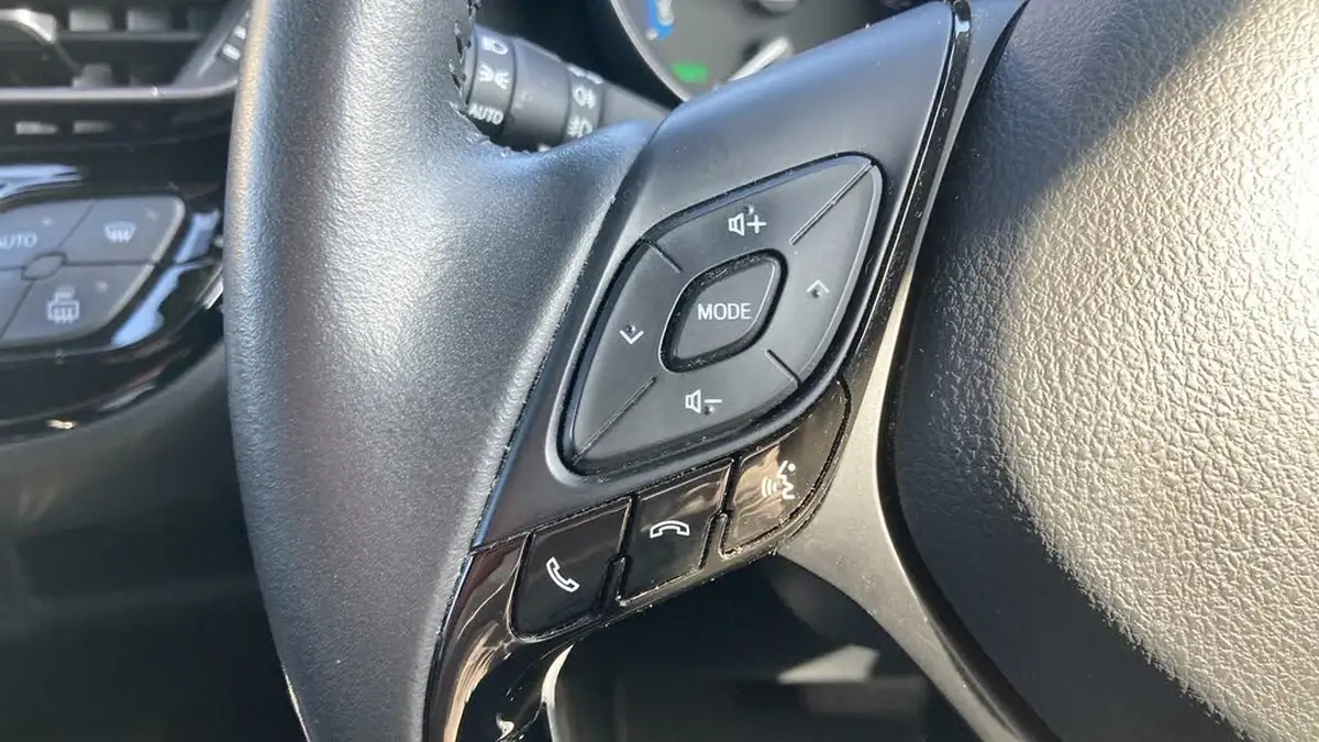 2022-toyota-c-hr-18-vvt-i-design-big-25