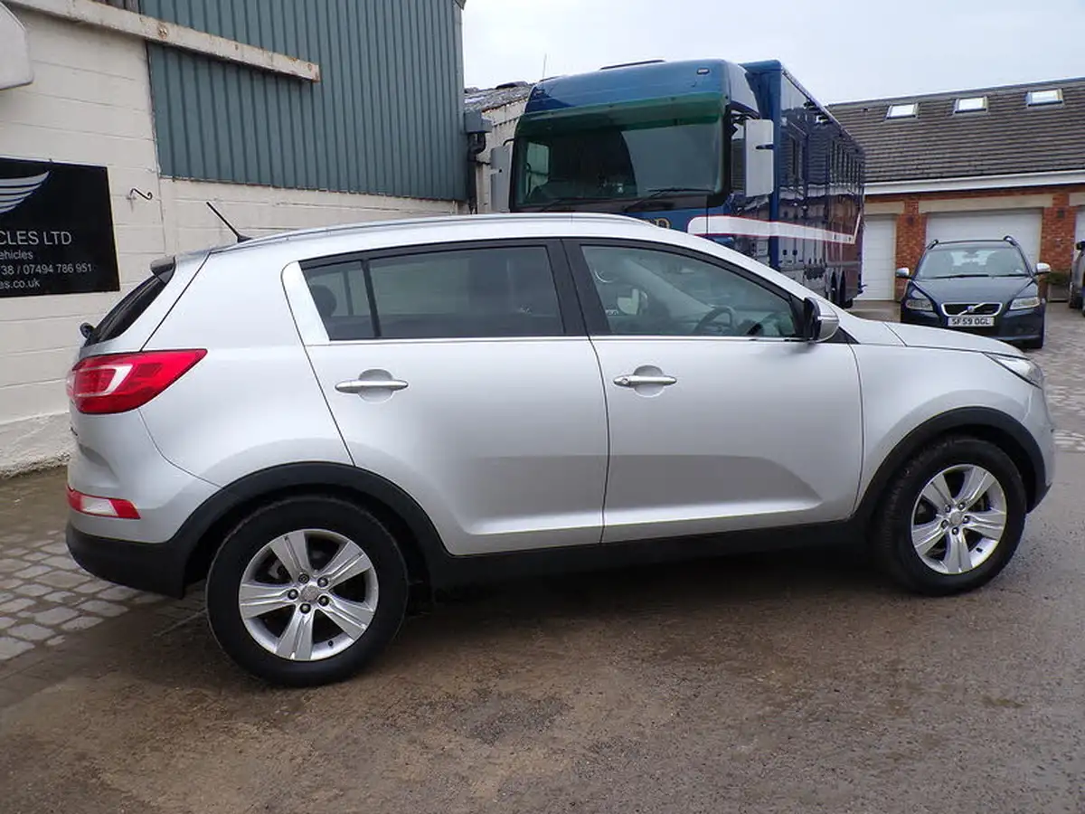 2013-kia-sportage-17td-2-big-8