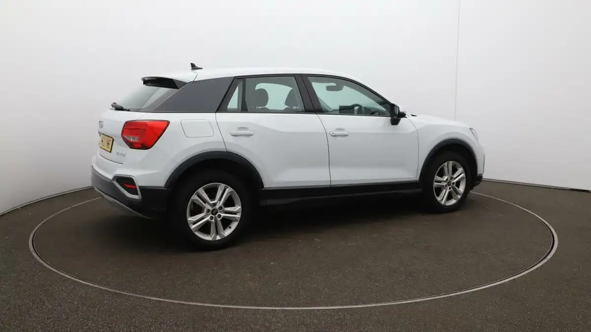 2022-audi-q2-10-30-tfsi-sport-big-43