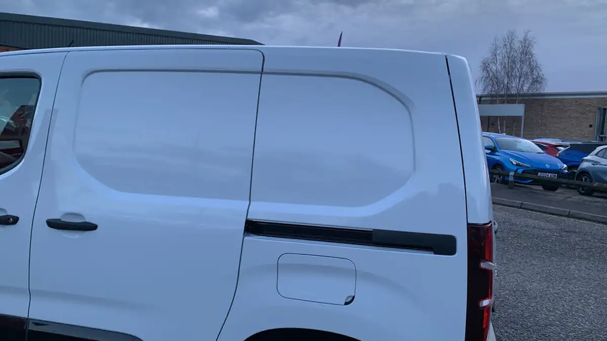 2024-citroen-berlingo-15-bluehdi-m-enterprise-100pseu6e-big-42